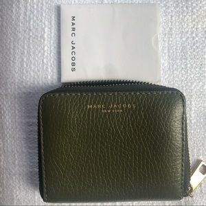 MARC JACOBS NEW YORK WALLET OLIVE LEATHER